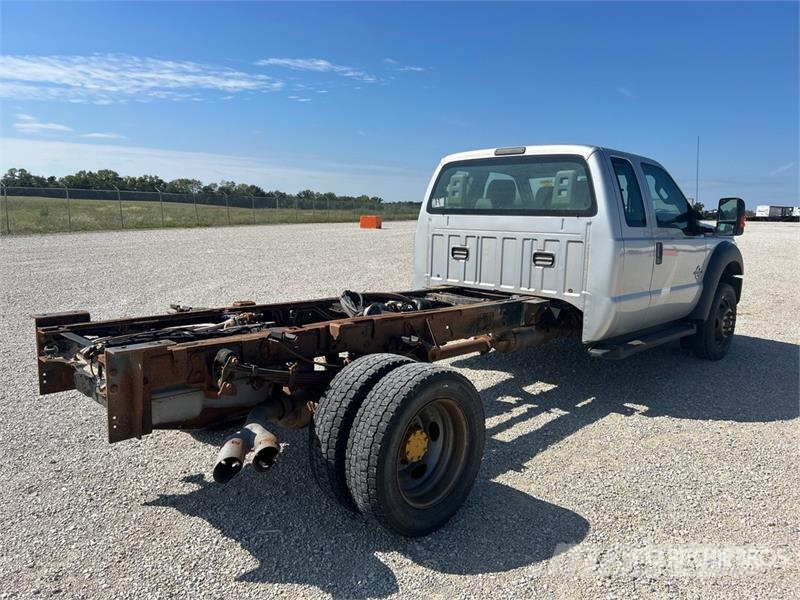 Ford F-550 XL 4x4 Extended Cab Cab and Chassis Kabine i unutrašnjost