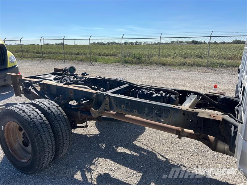 Ford F-550 XL 4x4 Extended Cab Cab and Chassis Cabins and interior