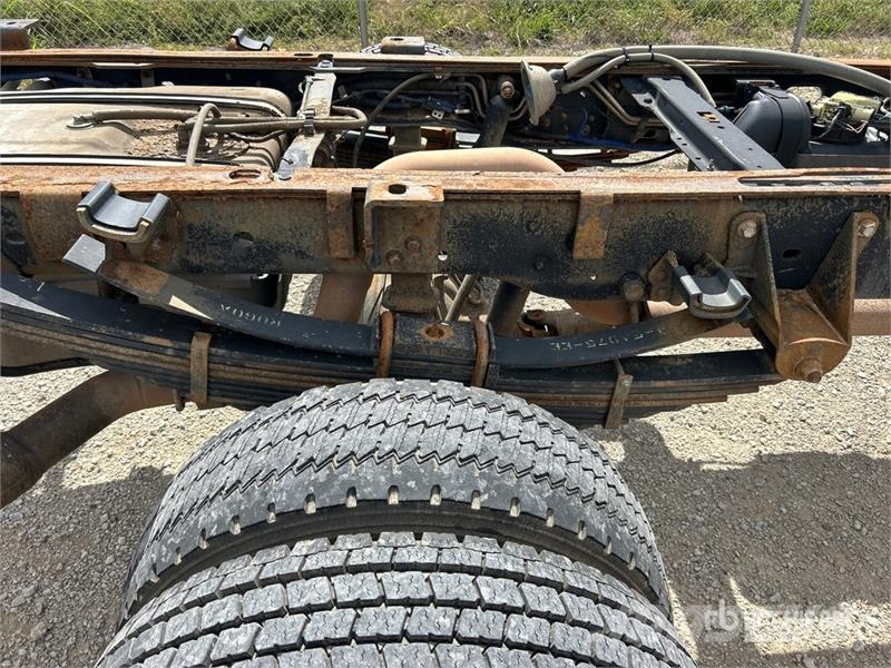 Ford F-550 XL 4x4 Extended Cab Cab and Chassis Cabins and interior