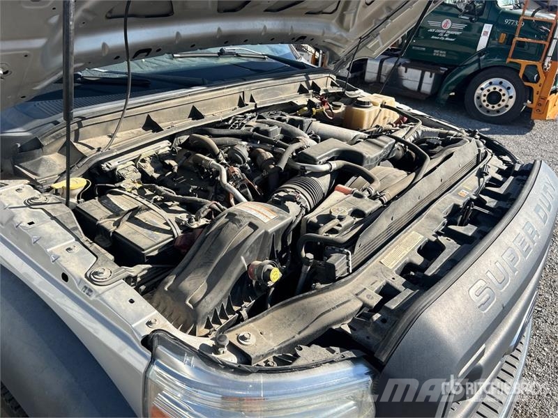 Ford F-550 XL 4x4 Extended Cab Cab and Chassis Cabins and interior