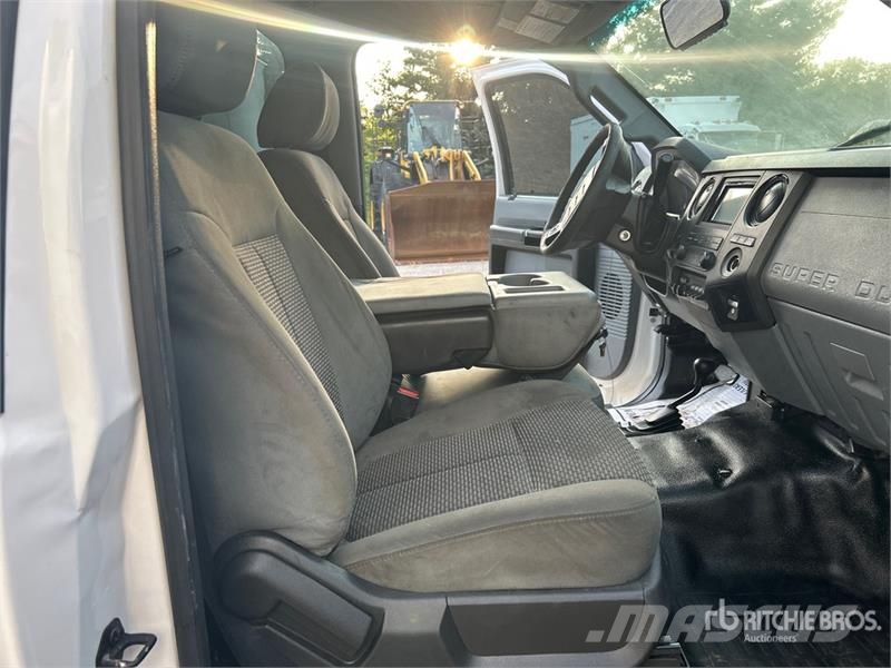 Ford F-550 XL 4x4 Utility Truck Pick up/Fiancata ribaltabile