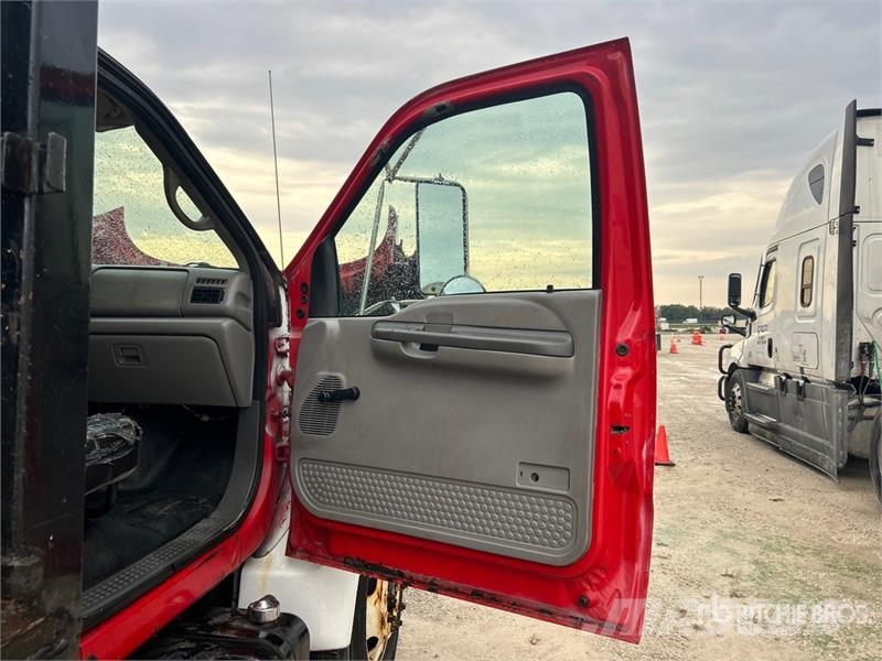 Ford F-650 4x2 Flatbed Truck Planbiler