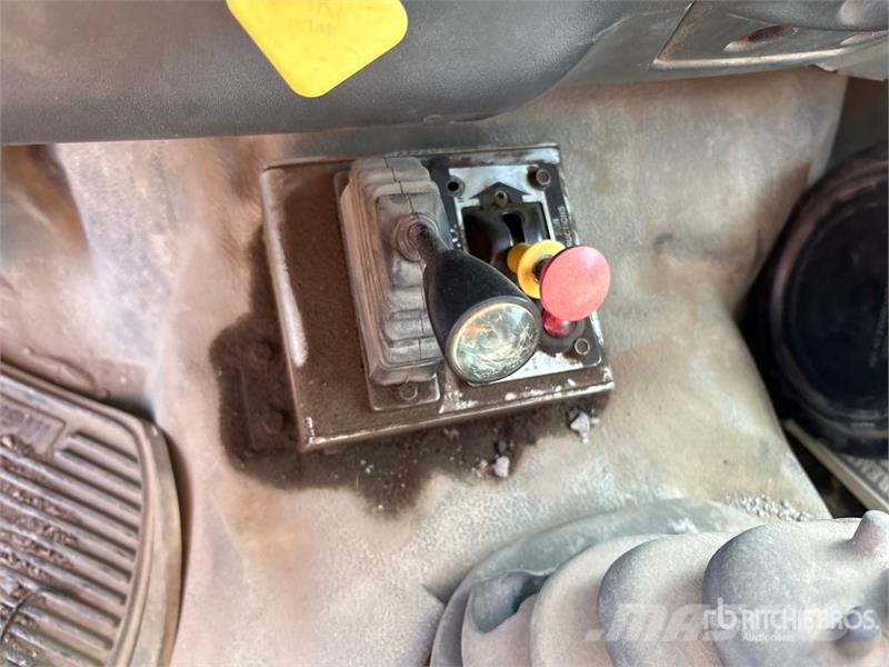 Ford F-650 4x2 S/A Dump Truck Tippbilar