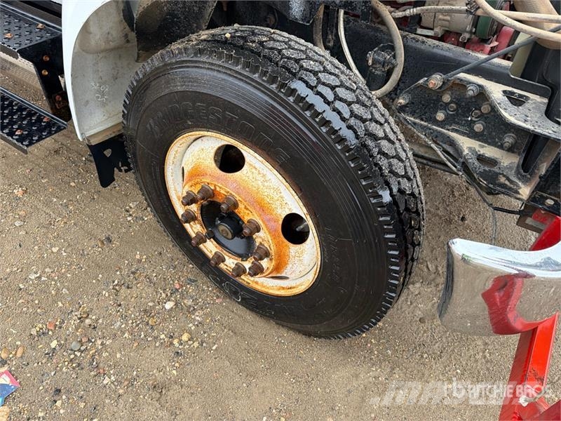 Ford F-650 XL 4x2 Flatbed Truck (Inoperable) Flatbed kamyonlar
