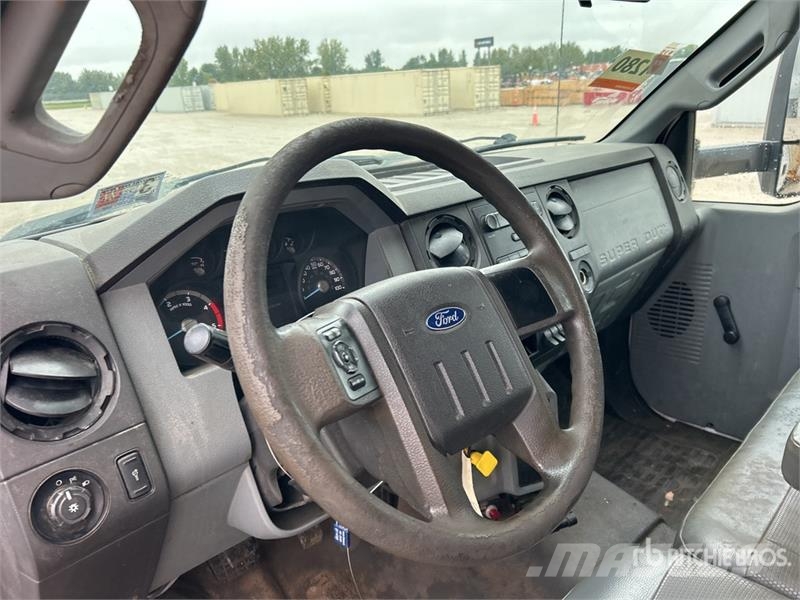 Ford F-750 Savivarčių priekabų vilkikai