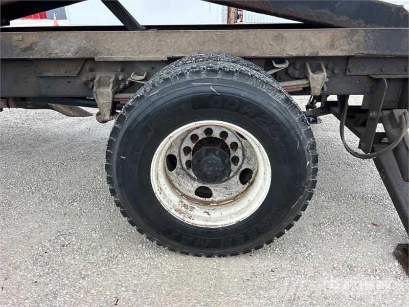 Ford F-750 Savivarčių priekabų vilkikai