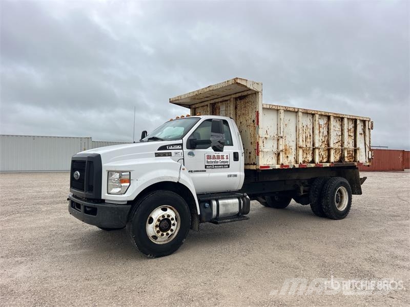 Ford F-750 Savivarčių priekabų vilkikai