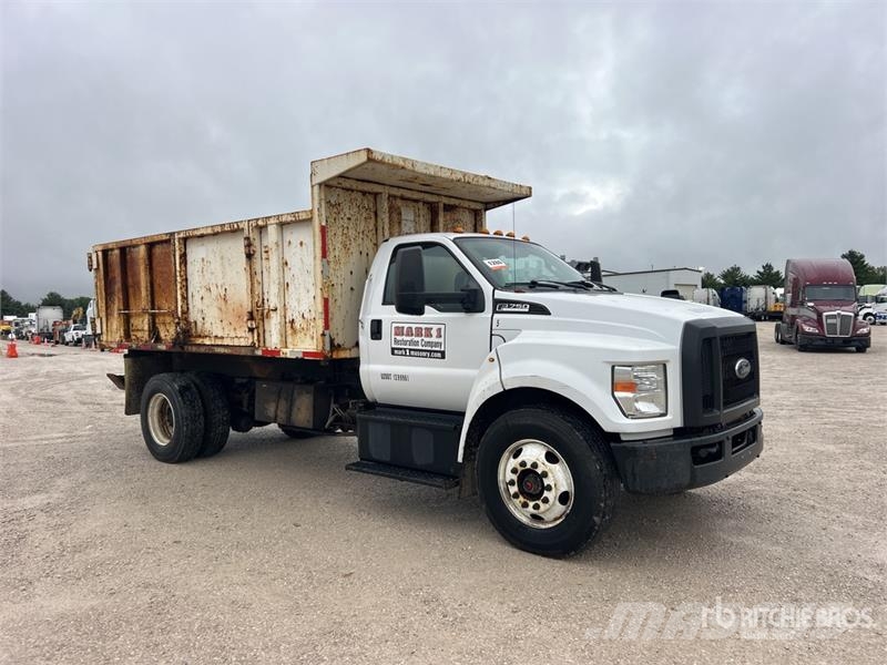 Ford F-750 Savivarčių priekabų vilkikai