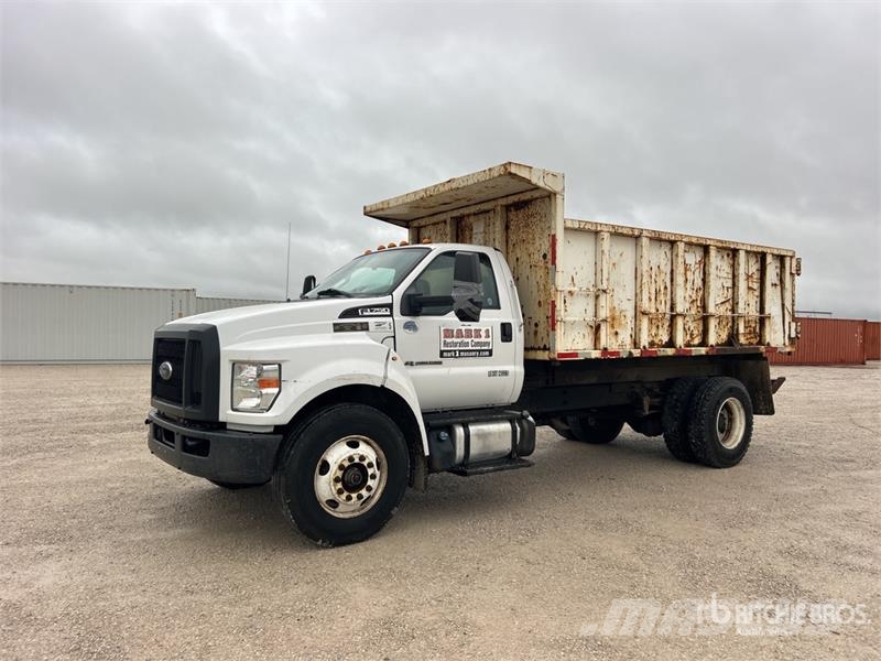 Ford F-750 Savivarčių priekabų vilkikai