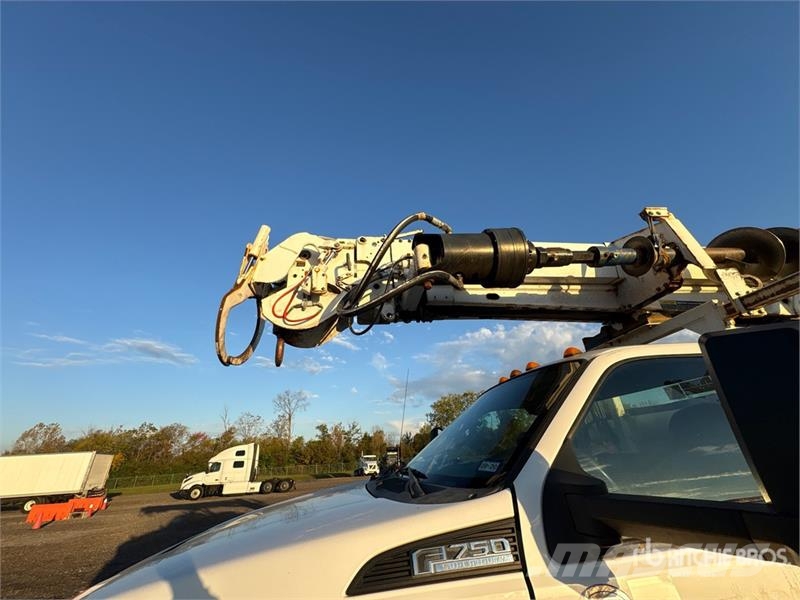Ford F-750 Polovni mobilni kamioni za bušenje