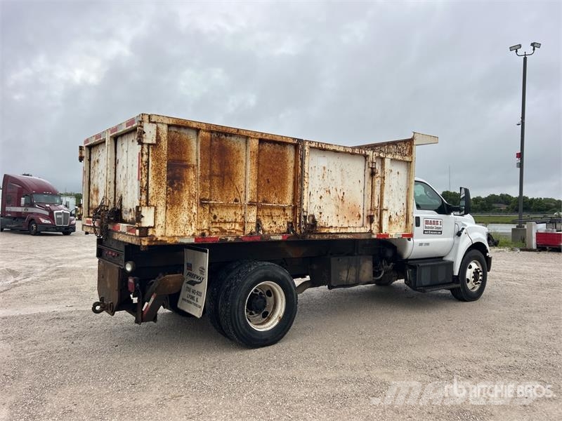 Ford F-750 Savivarčių priekabų vilkikai
