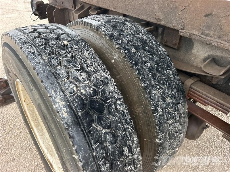 Ford F-750 Savivarčių priekabų vilkikai