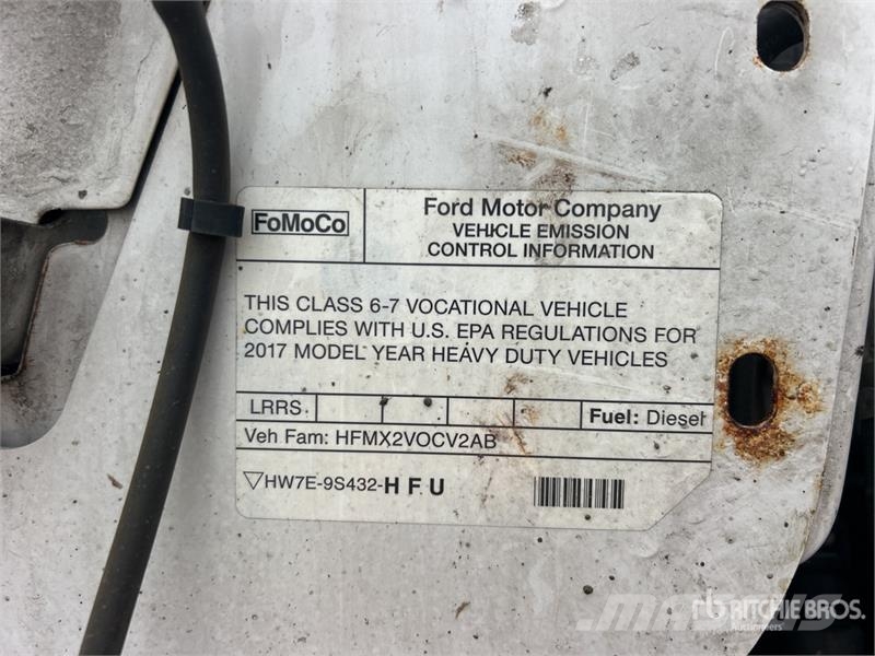 Ford F-750 Savivarčių priekabų vilkikai