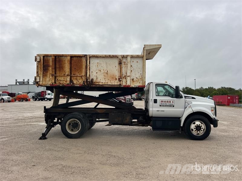 Ford F-750 Savivarčių priekabų vilkikai