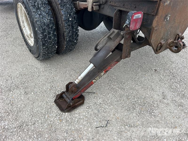 Ford F-750 Savivarčių priekabų vilkikai