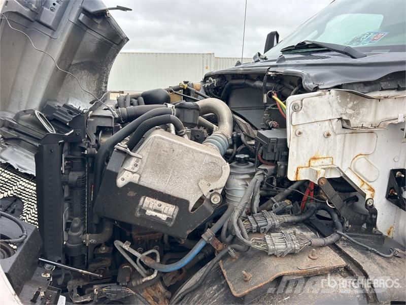 Ford F-750 Savivarčių priekabų vilkikai