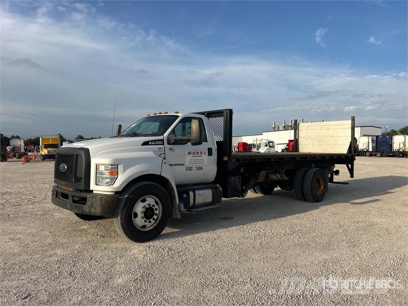 Ford F-750 4x2 Flatbed Truck Flakbilar