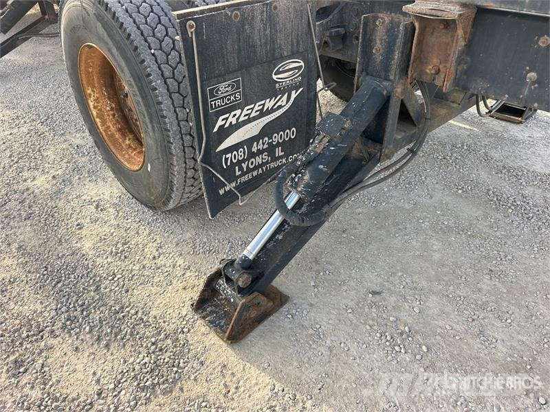Ford F-750 4x2 Lift Flatbed Truck Flatbed / Dropside trucks