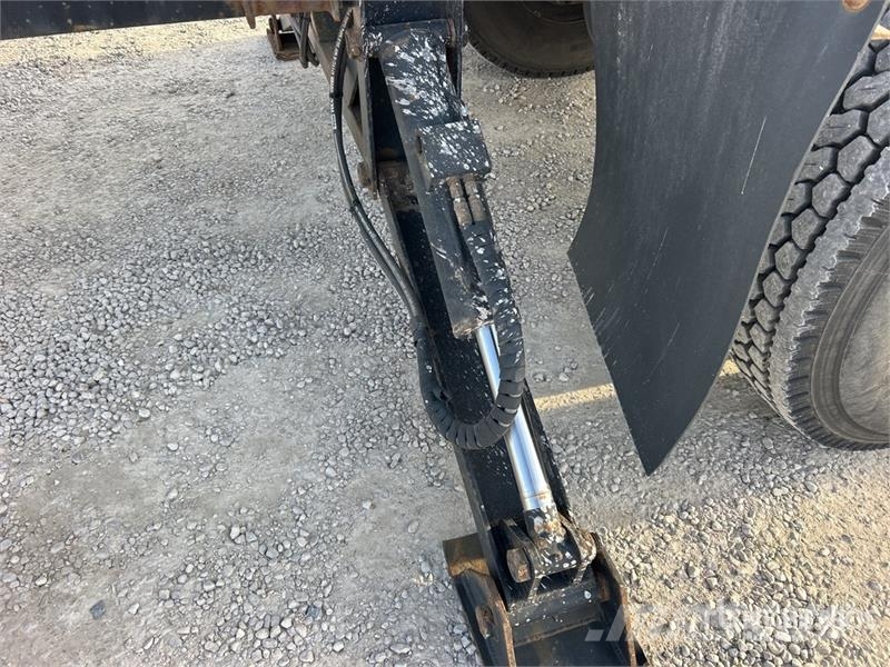 Ford F-750 4x2 Lift Flatbed Truck Flatbed / Dropside trucks