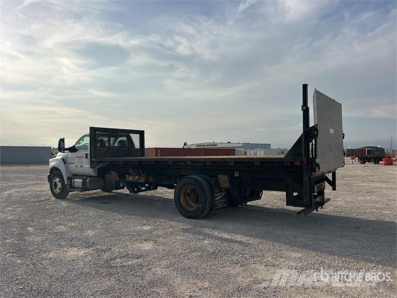 Ford F-750 4x2 Lift Flatbed Truck Flatbed / Dropside trucks