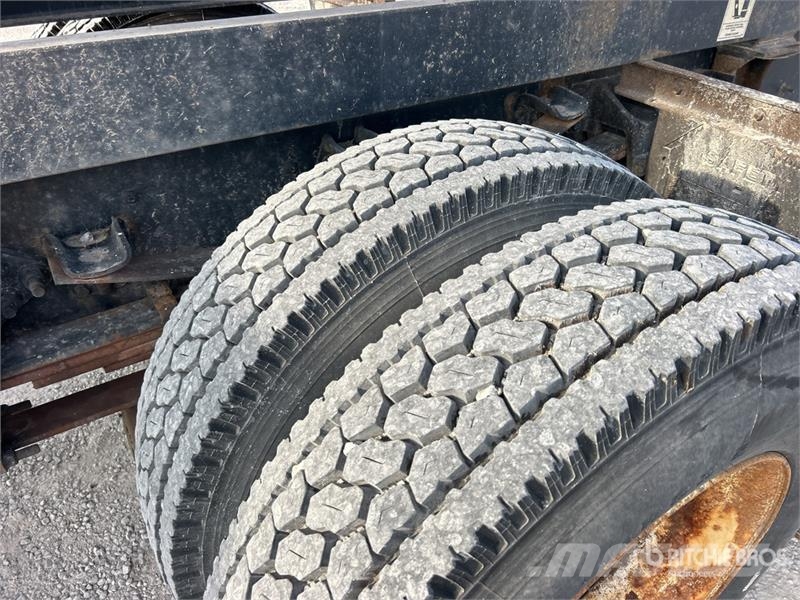 Ford F-750 4x2 Lift Flatbed Truck Flatbed / Dropside trucks