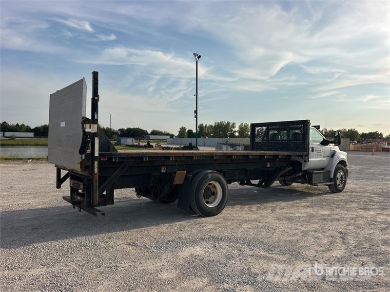 Ford F-750 4x2 Lift Flatbed Truck Flatbed / Dropside trucks