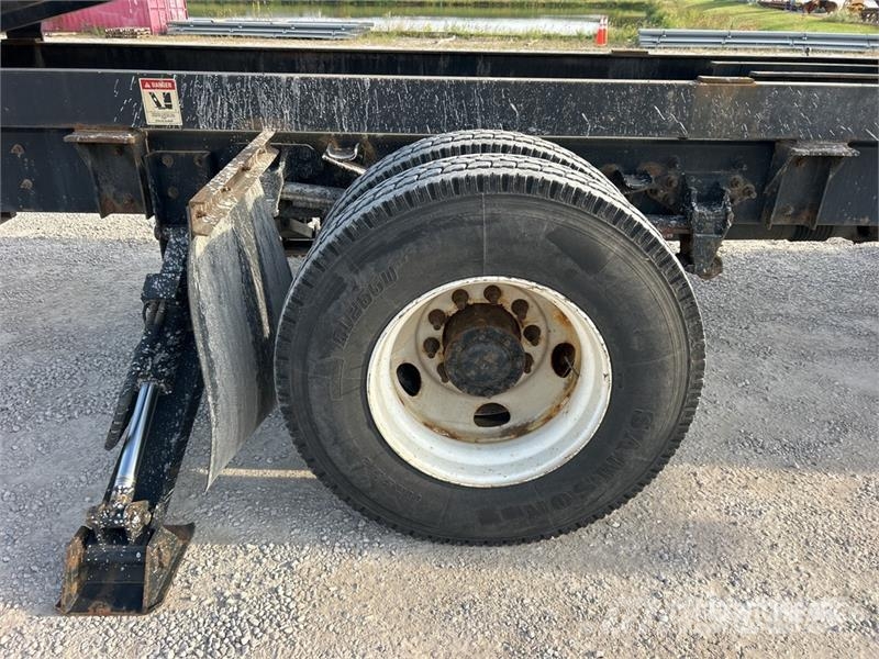 Ford F-750 4x2 Lift Flatbed Truck Flatbed / Dropside trucks