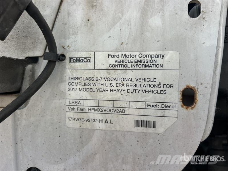 Ford F-750 4x2 Lift Flatbed Truck Flatbed / Dropside trucks