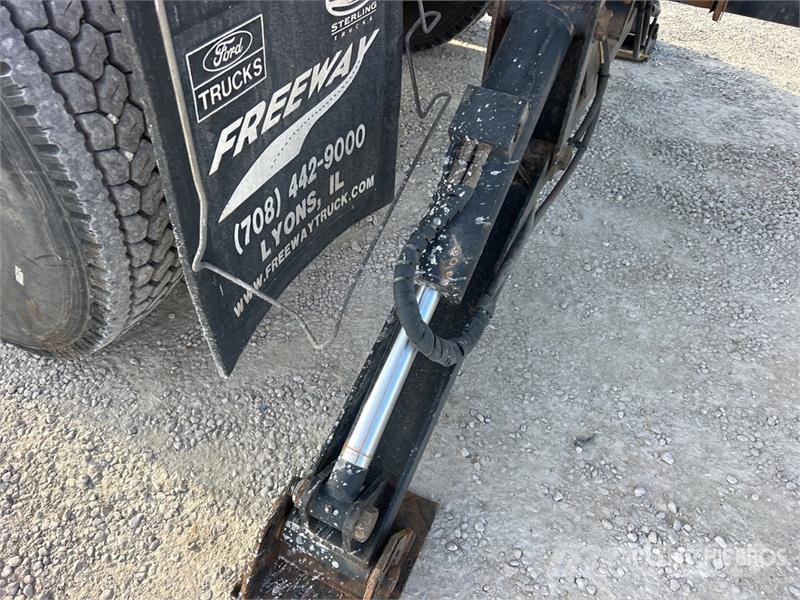 Ford F-750 4x2 Lift Flatbed Truck Flatbed / Dropside trucks