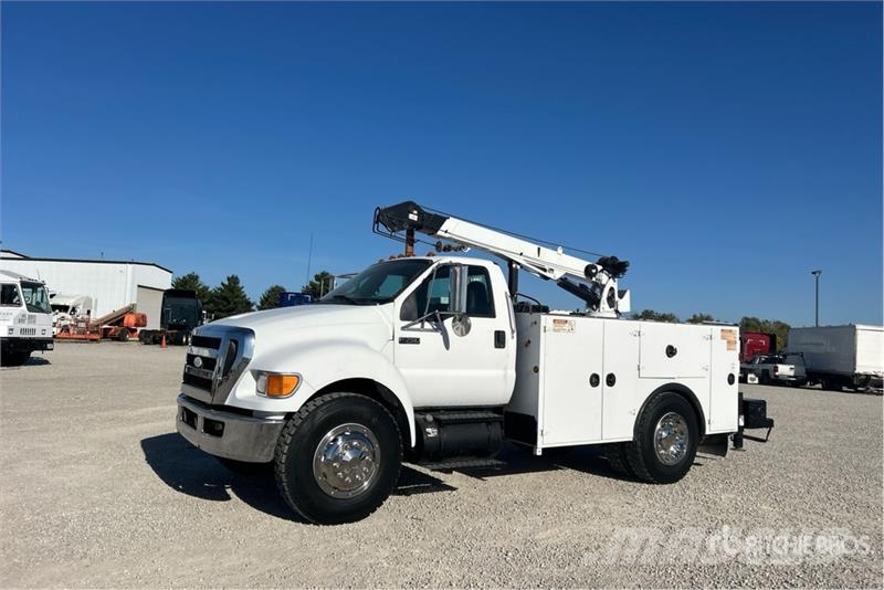 Ford F-750 4x2 Service Truck مركبات الأغراض العامة