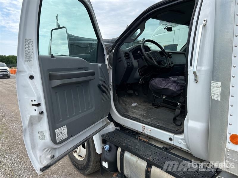 Ford F-750 4x2 Van Truck Φορτηγά Κόφα