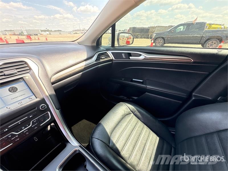 Ford Fusion Automobile Auto's