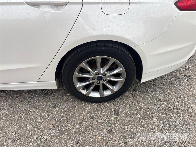 Ford Fusion SE Automobile Cars