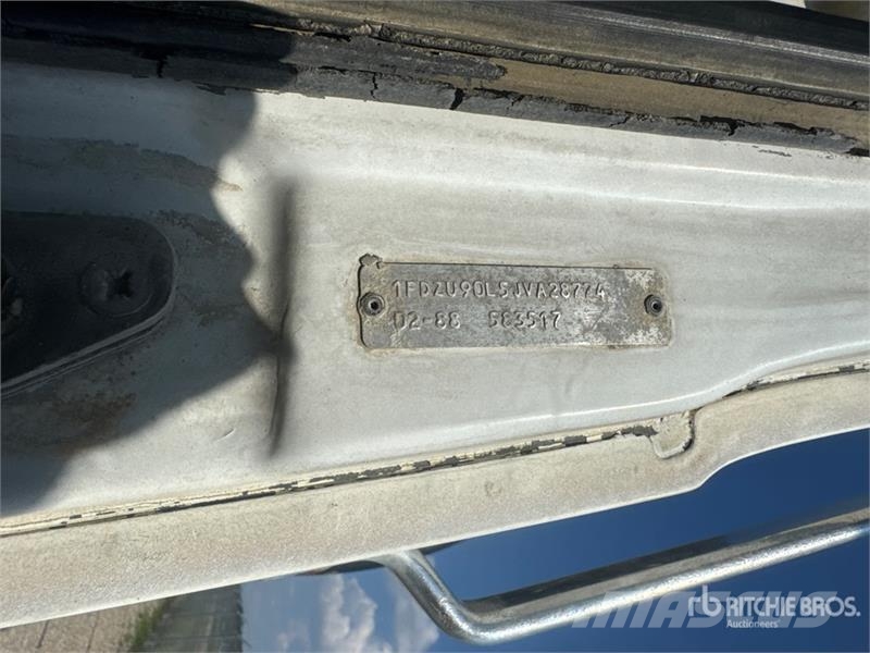 Ford L9000 Ūdens mašīnas
