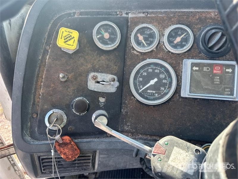 Ford L9000 Ūdens mašīnas