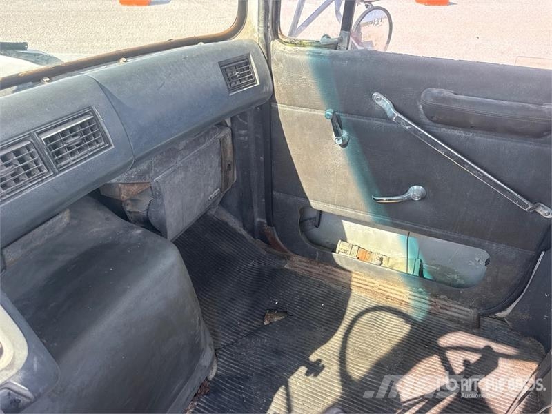 Ford L9000 Ūdens mašīnas