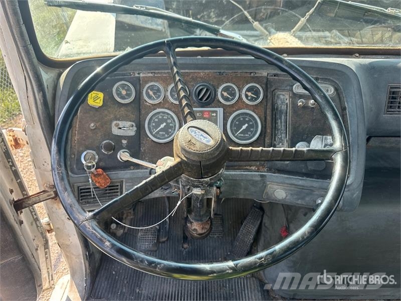 Ford L9000 Ūdens mašīnas