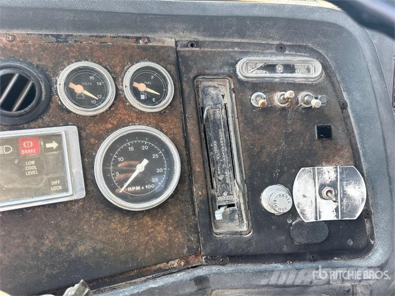 Ford L9000 Ūdens mašīnas