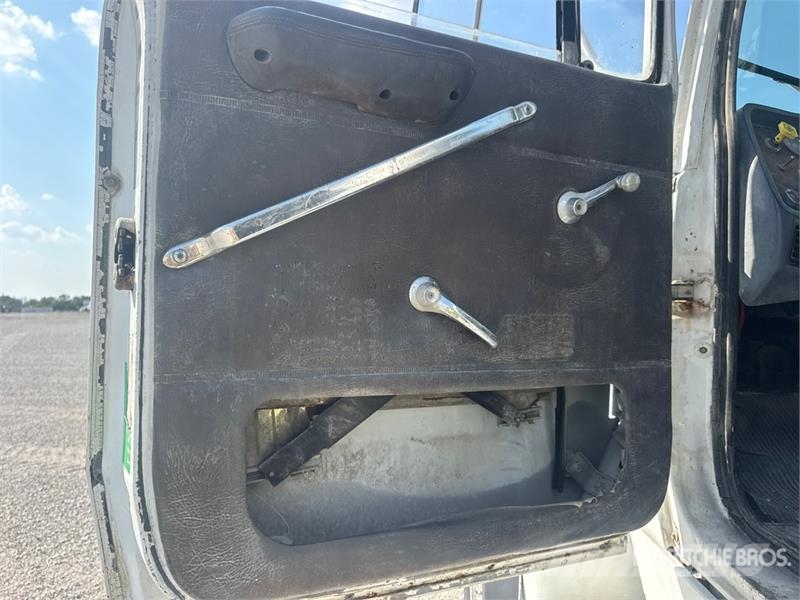 Ford L9000 Ūdens mašīnas