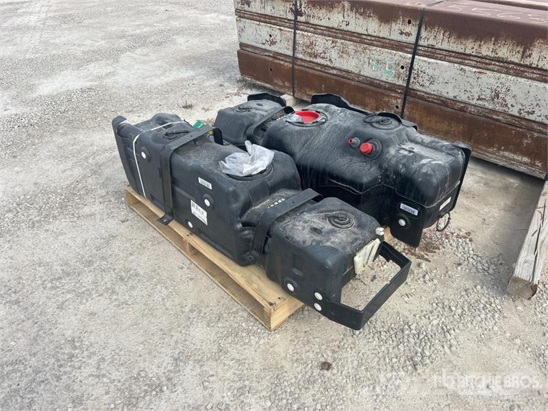 Ford of (2) Ford Super Duty Diesel Tanks (Unused) Alte componente