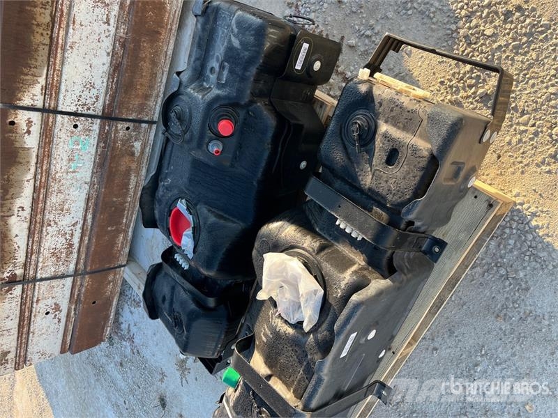 Ford of (2) Ford Super Duty Diesel Tanks (Unused) Andet tilbehør