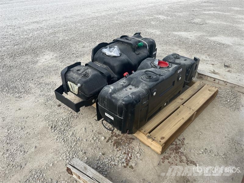 Ford of (2) Ford Super Duty Diesel Tanks (Unused) Alte componente