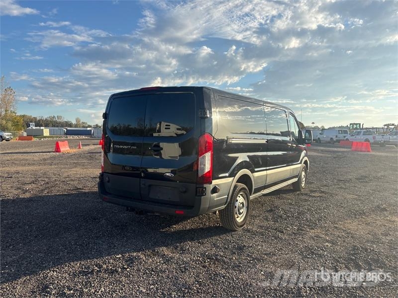 Ford Transit 250 Passenger Van Kaubikud