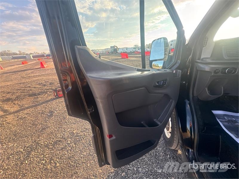 Ford Transit 250 Passenger Van Kaubikud