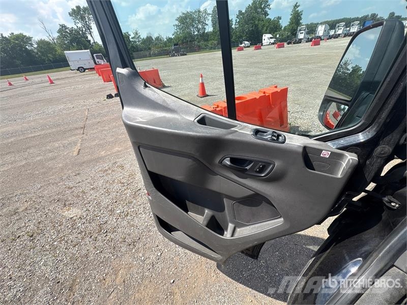 Ford Transit 250 Passenger Van Utilitara