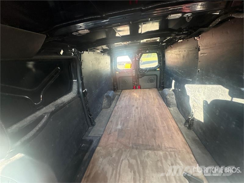 Ford Transit 250 Passenger Van Kaubikud