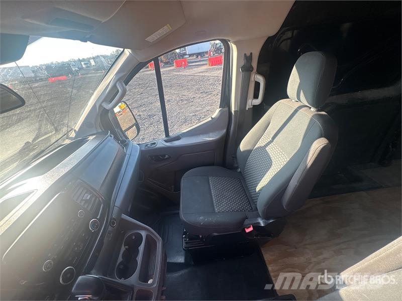 Ford Transit 250 Passenger Van Kaubikud