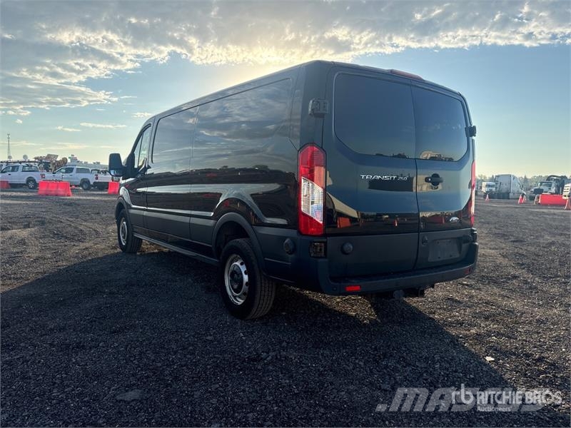 Ford Transit 250 Passenger Van Kaubikud