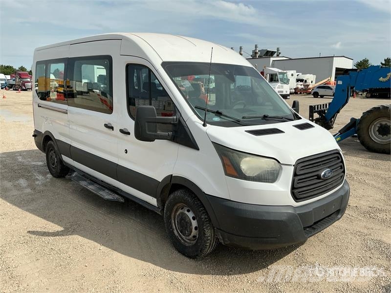 Ford Transit 350 12 Passenger Van 大型面包车