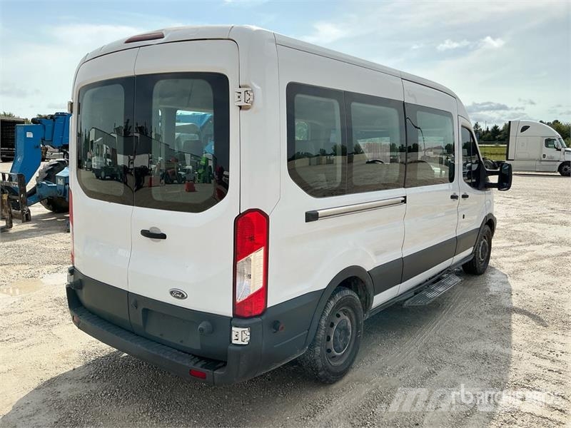 Ford Transit 350 12 Passenger Van 大型面包车